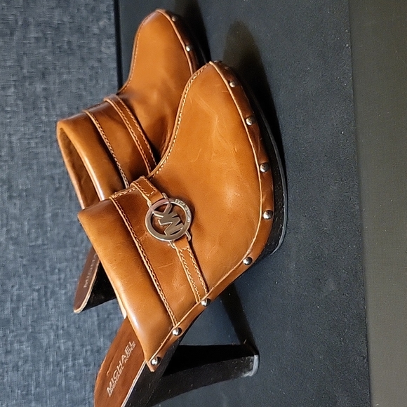 Michaell Kors| Clogs Size 10 - Picture 5 of 8